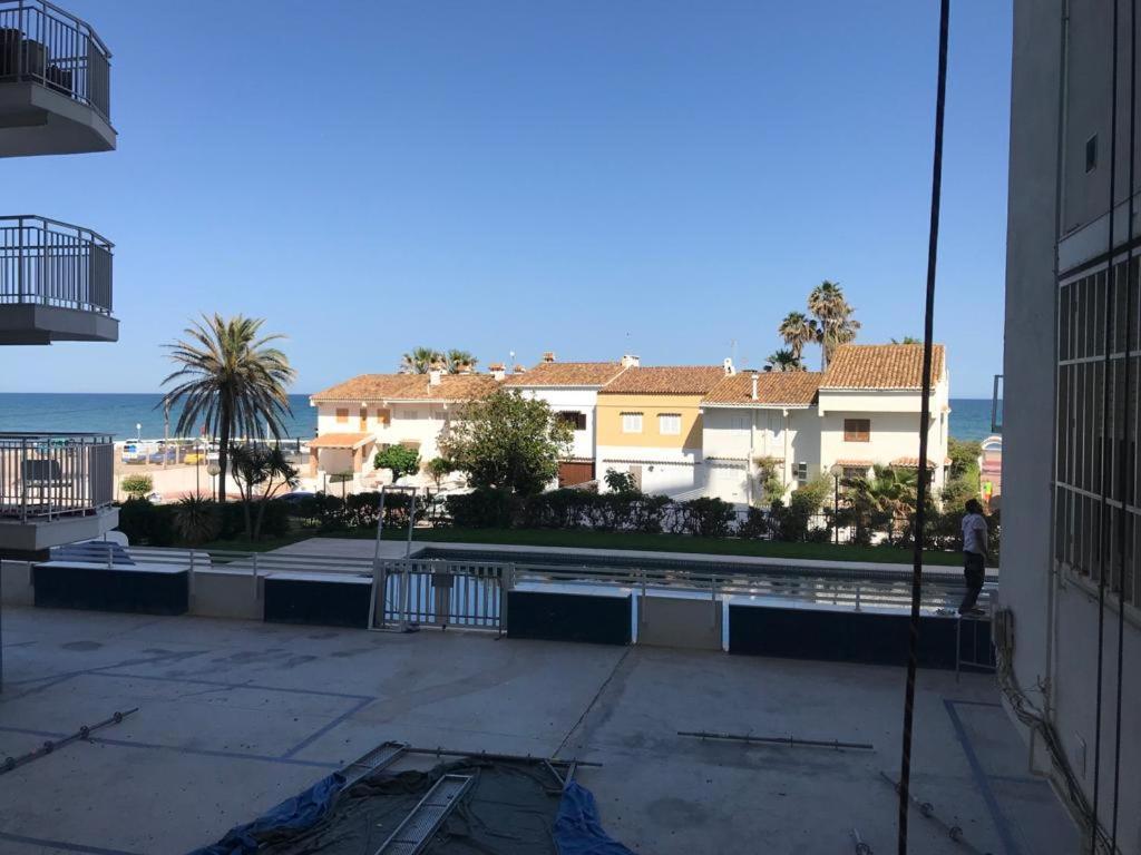 Apartamento En Complejo Residencial Con Piscina Y Garaje Frente Al Mar Valenza Esterno foto